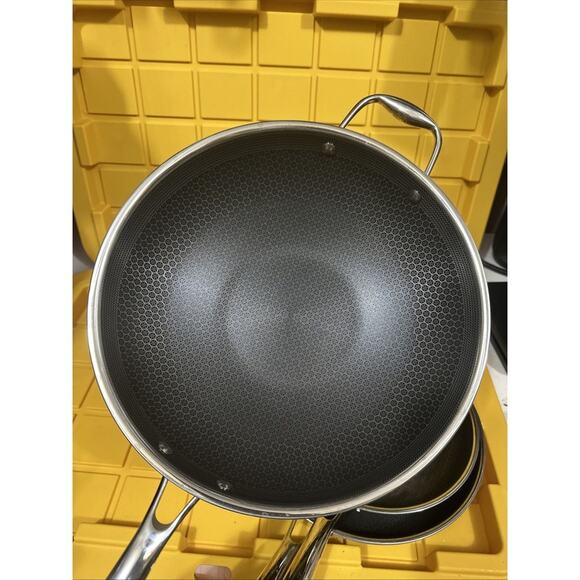 HEXCLAD 4 Piece Nonstick Stainless Steel Pot/Pan Set Wok 10 12 Lid MSRP $600 - Picture 2 of 7